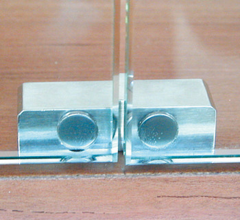 Închizător magnetic, inox, tragere 1,8 kg, pentru montare cu dibluri